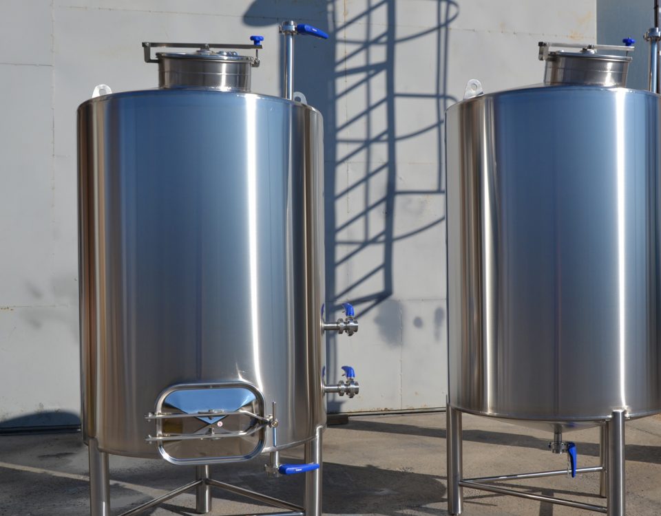 Manufacture of stainless steel tanks